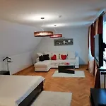 Old Town Apartment, Uus 28
